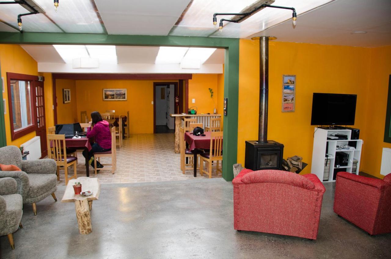 El Patagonico Hostel Puerto Natales Bagian luar foto